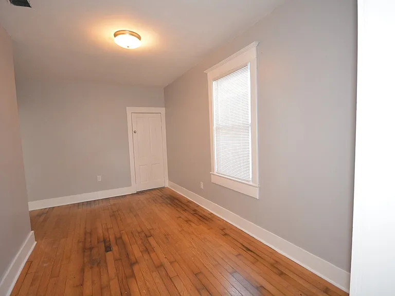536 E Waldburg St #B — Photo 6