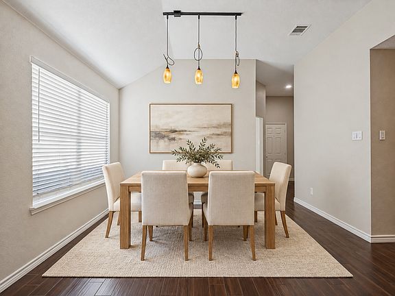 3rd image of 2616 Emerald Ln