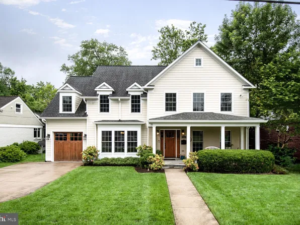 9820 Parkwood Dr, Bethesda, MD 20814