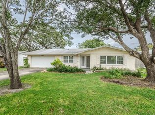 647 Lake Forest Rd, Clearwater, FL 33765