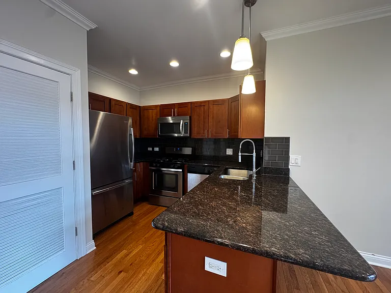 1336 W Morse Ave #202 — Photo 3