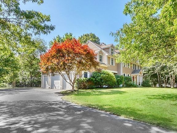 3rd image of 7 Blue Hill Dr