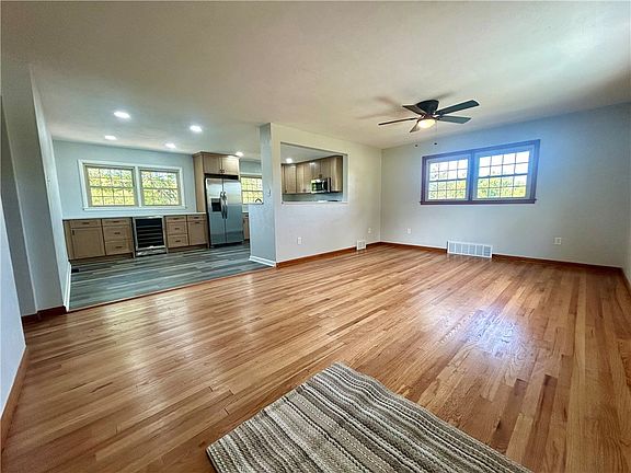 4th image of 714 Maple Dr