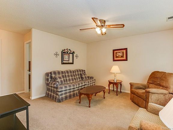 4th image of 6805 Magnolia Dr