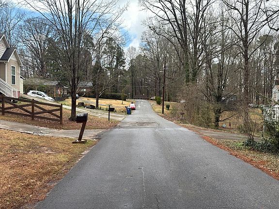 5th image of 2540 Rex Ave SW