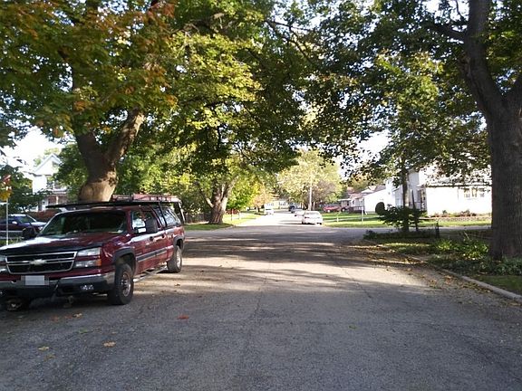 4th image of 1010 Illinois Ave