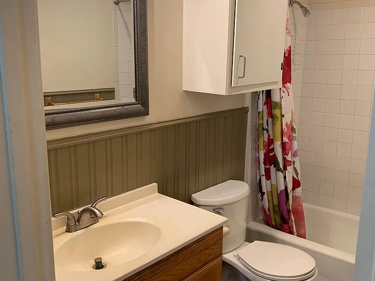 2518 N Carroll Blvd — Photo 8