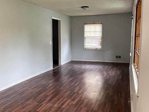 2nd image of 4908 Barrington Dr
