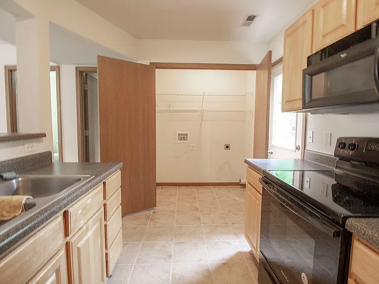 2119 Ballenger Ln — Photo 9