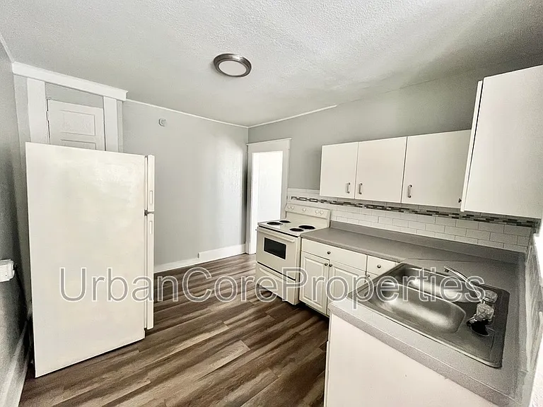 417 4th St N #301 — Photo 6