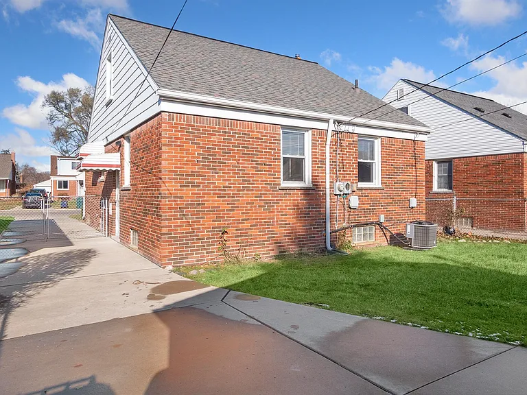 357 Emmons Blvd — Photo 2