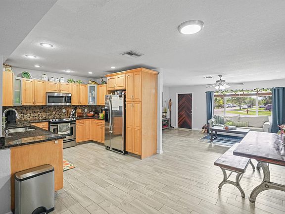 5th image of 2251 SW 33rd Avenue
