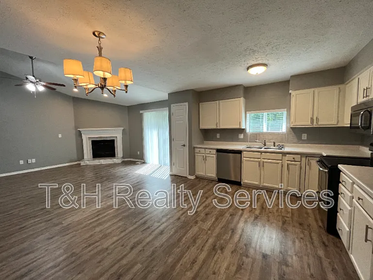 6528 Adamson Ct — Photo 4