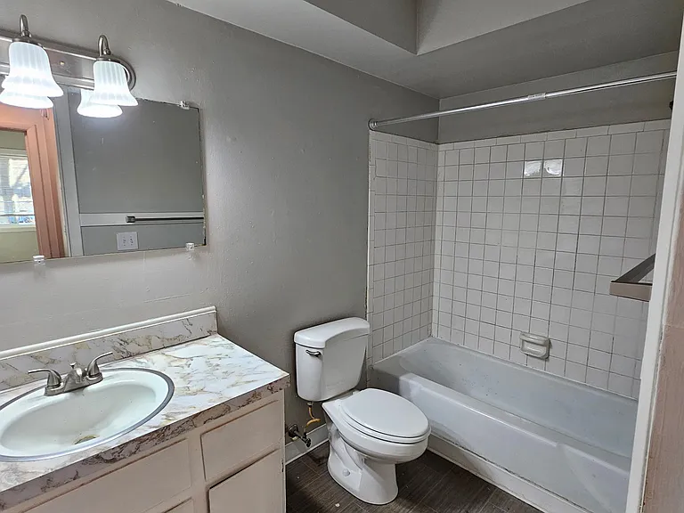 1002 Vincent Ct #1010 — Photo 6
