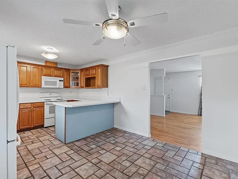11481 Burgess Ave — Photo 8
