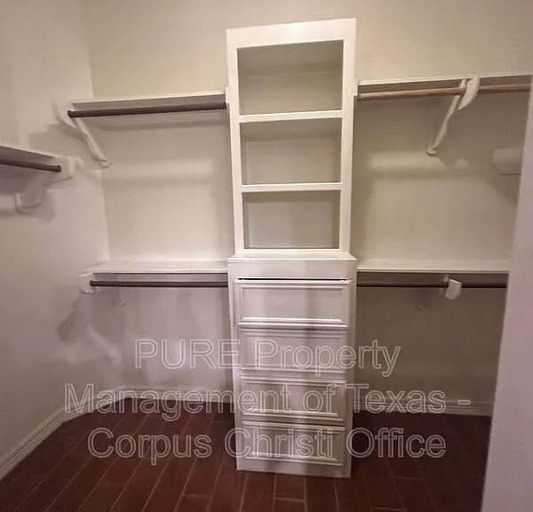 6902 Anastasia — Photo 19