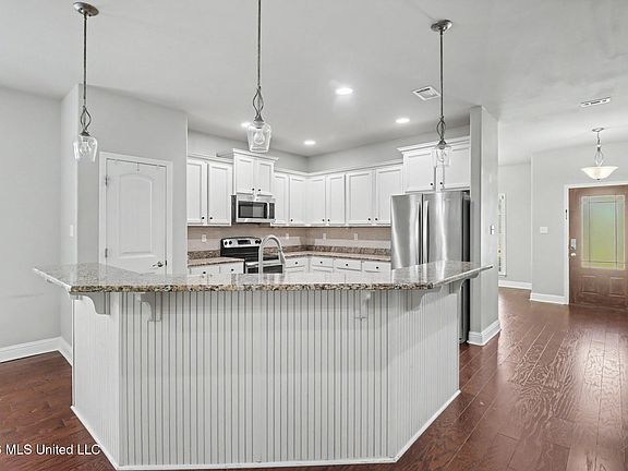 5th image of 789 Bay Breeze Dr