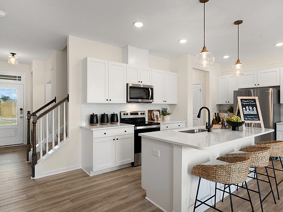 3rd image of 132 Lennei Ln