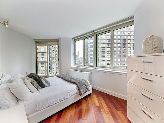 4th image of 206 E 95th St APT 8B