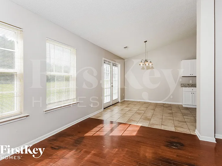 231 Grandview Ln — Photo 5