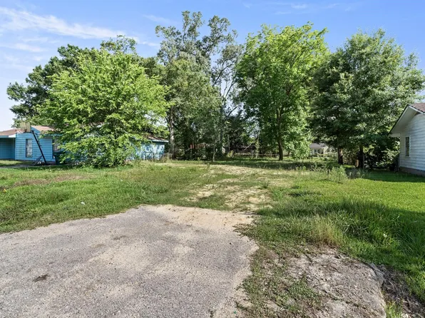 9195 McLean St, Beaumont, TX 77707