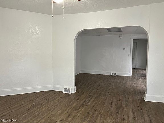 5th image of 3921 Mapledale Ave