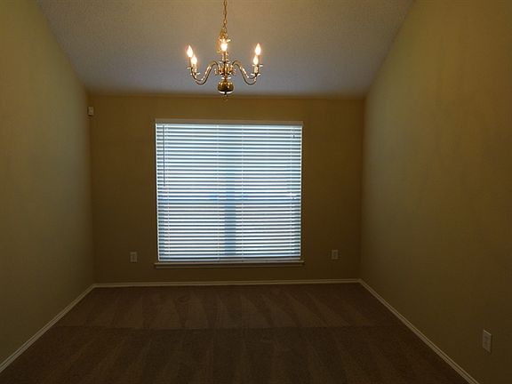 4th image of 504 McMurtry Dr