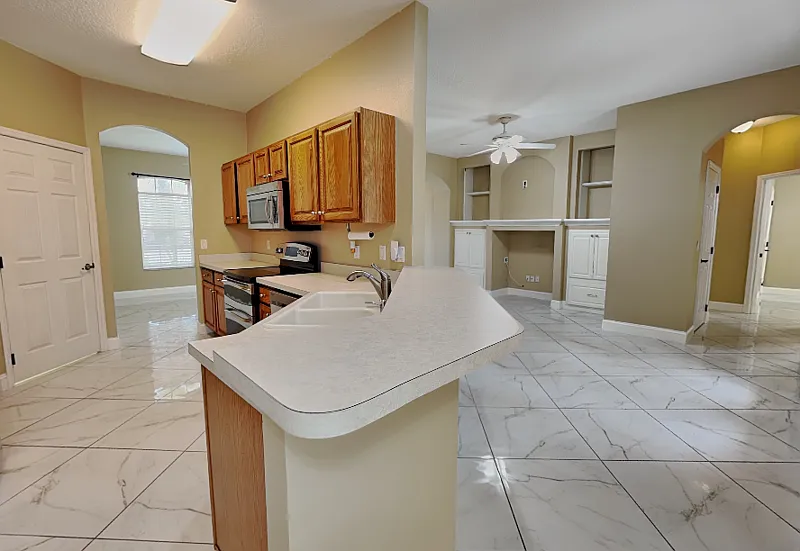 4 bed, 2.0 bath, 1816 sqft, $2,550 — Photo 2