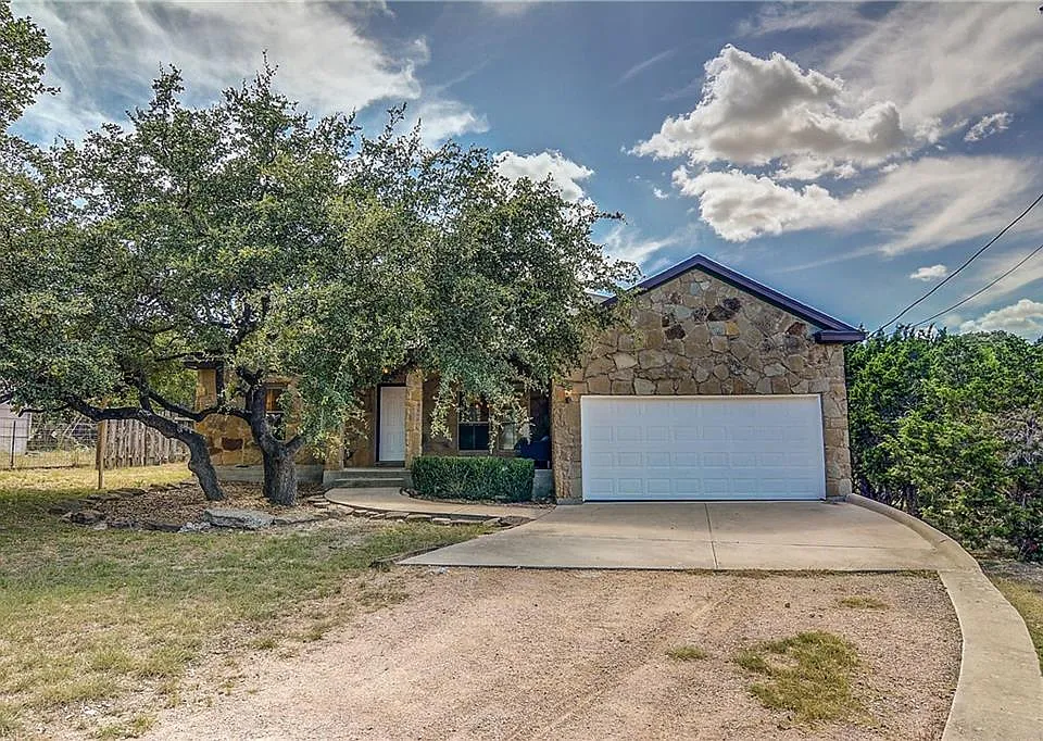17106 Oak Cliff Cir