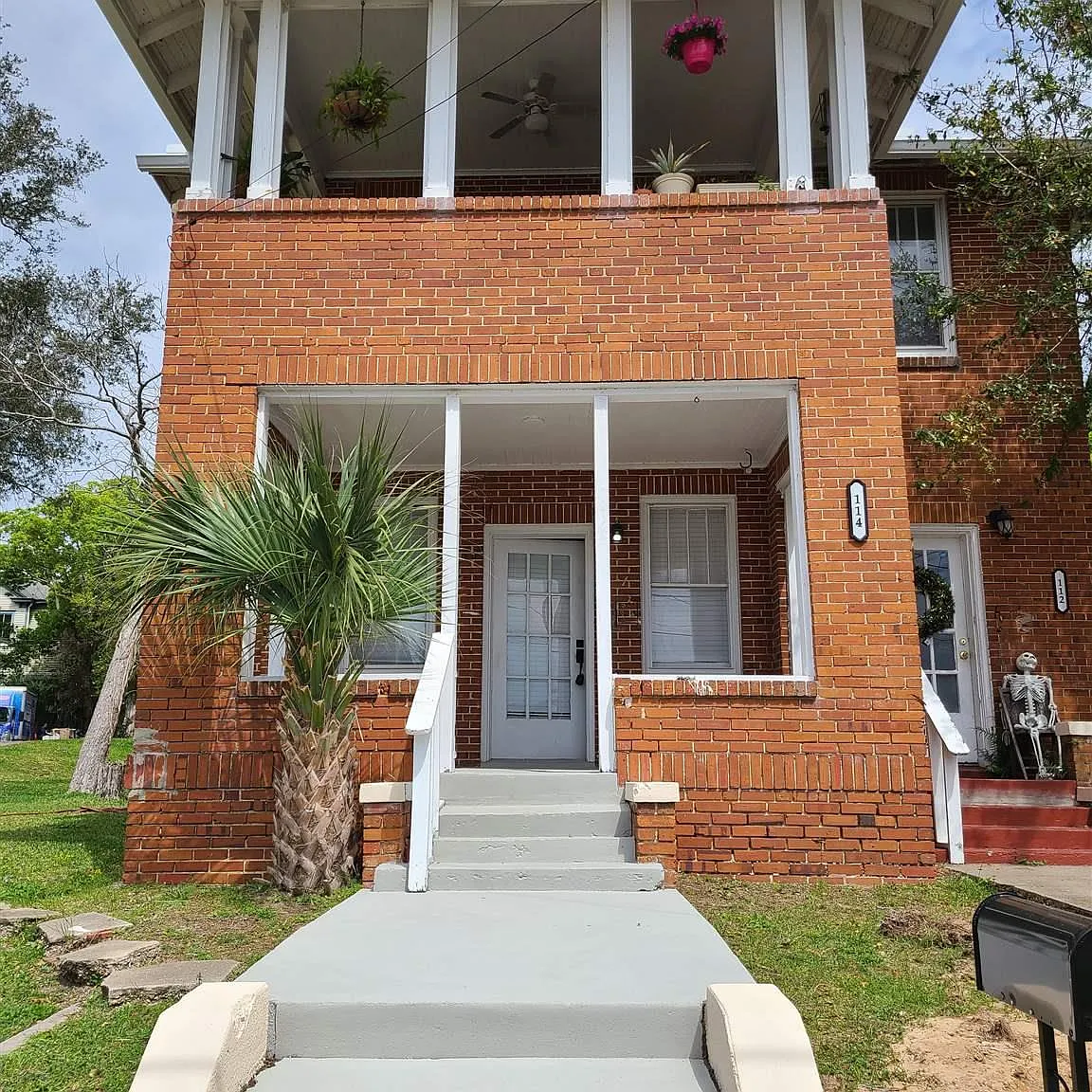 3 bed, 1.5 bath, 1300 sqft, $1,825 — Photo 1