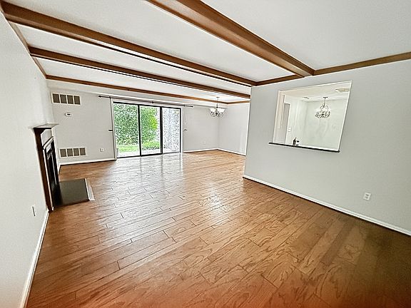5th image of 403 Mountainview Dr