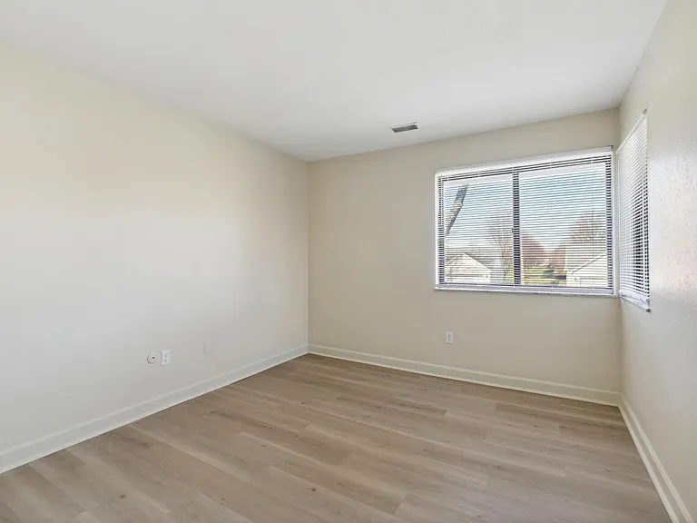 5562 Heatherdowns Blvd #22 — Photo 4