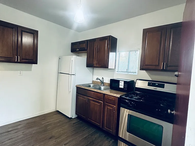 531 Haggin Ave #B — Photo 3
