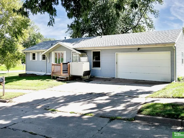 9149 Fowler Cir, Omaha, NE 68134