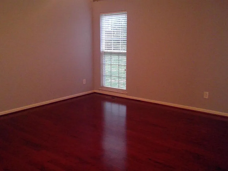 305 Sweetwater Ct — Photo 16
