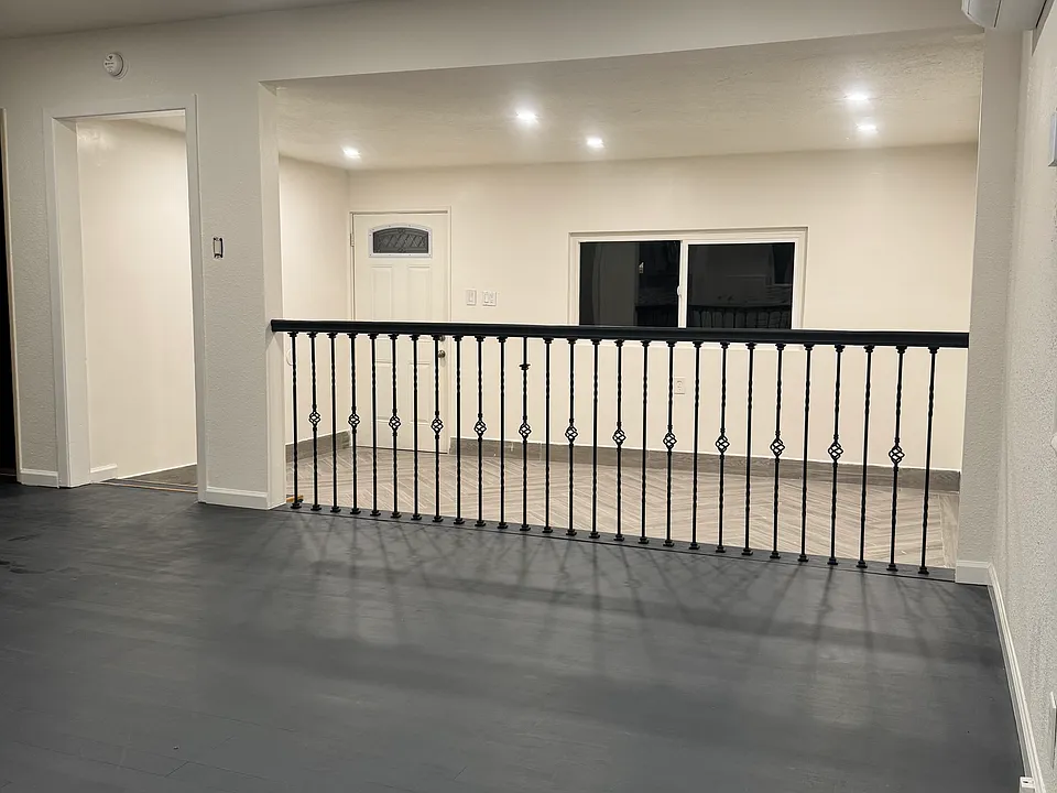 220 S Valley Center Ave