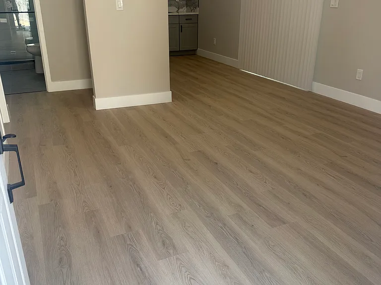 943 N Roosevelt Ave — Photo 5