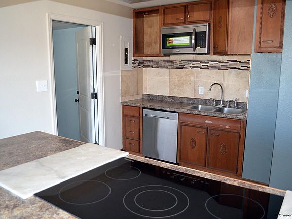 4th image of 800 E 3rd St