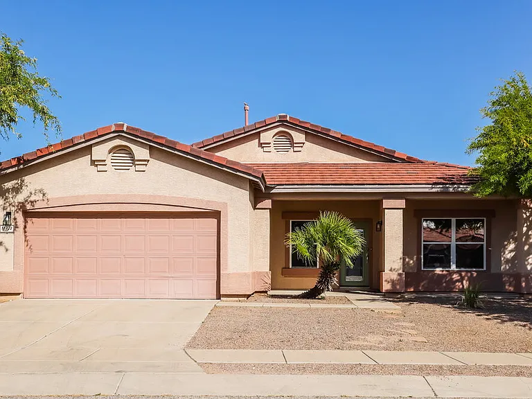 10833 S Camino San Clemente — Photo 1