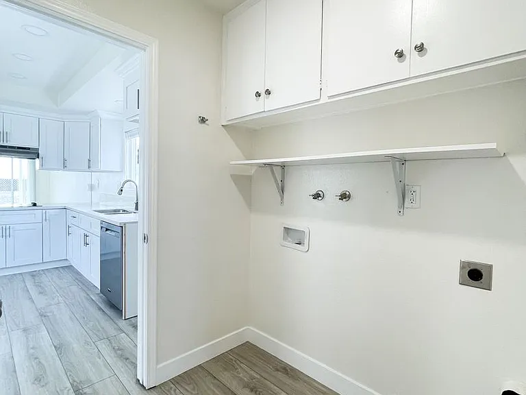 9192 Christine Dr — Photo 32