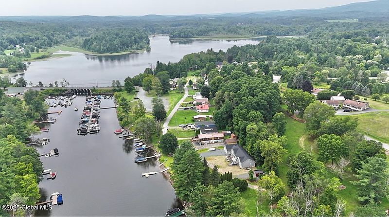4th image of 110 Lakeside Drive