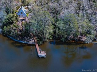 422 Quarters Cove Dr, Weems, VA 22576