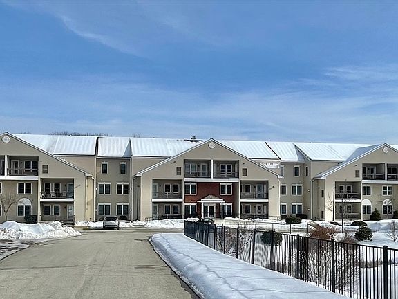 3rd image of 216 Reservoir St #105