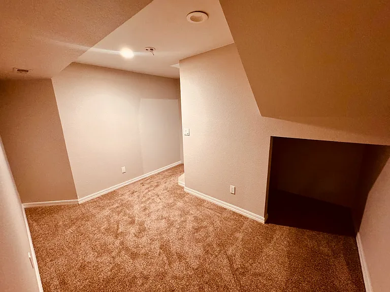 1141 James Ct — Photo 16