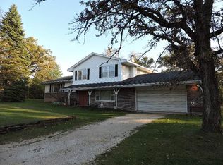 2893 Bluffton Rd, Decorah, IA 52101