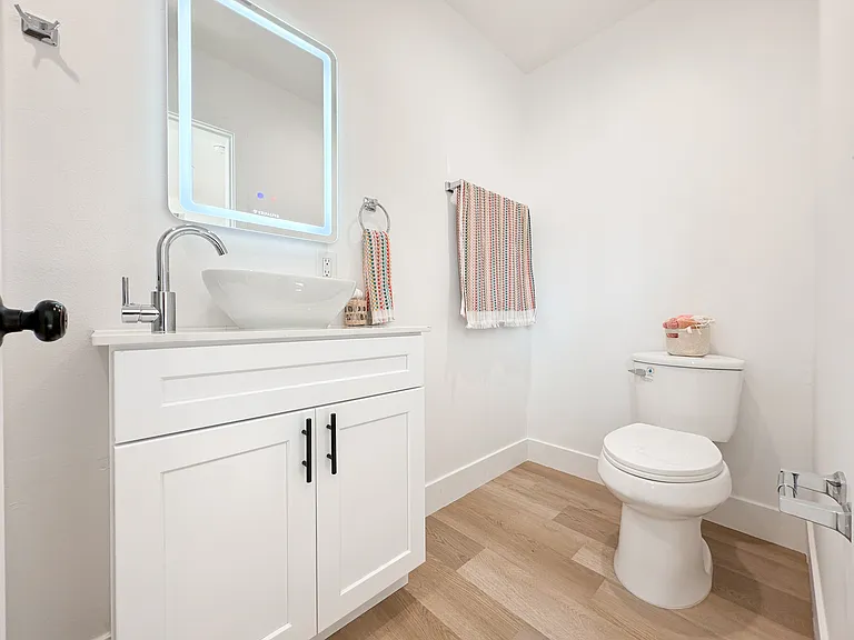 1338 West 35th Place — Photo 19
