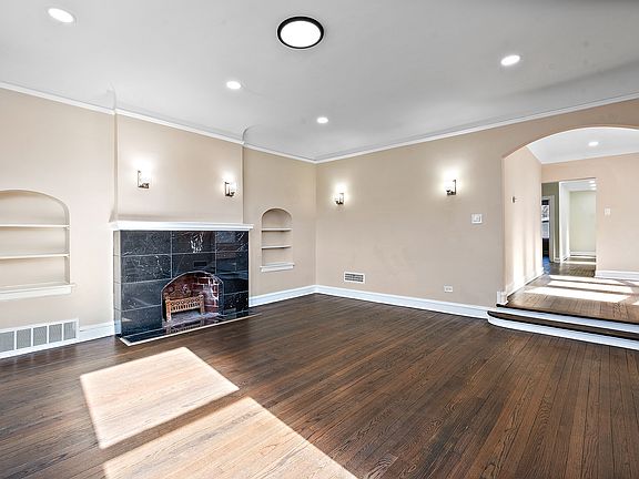 3rd image of 8155 S Crandon Ave