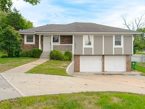 7917 Westridge Rd, Raytown, MO 64138