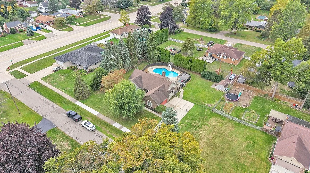 3 bed, 3332 sqft, $3,400 — Photo 3