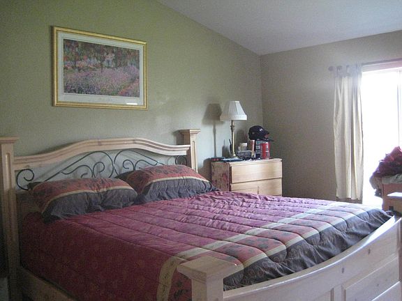 Master Bedroom w/bath